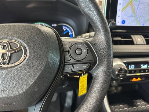 Used 2025 Toyota RAV4 LE AWD/4WD image 18