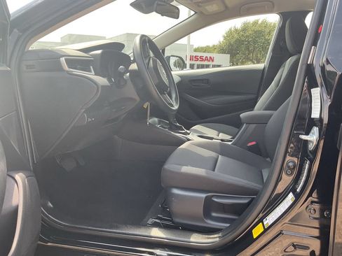 Used 2025 Toyota Corolla LE FWD image 8