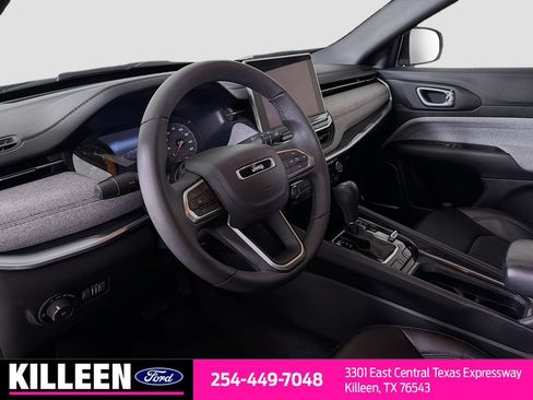 Used 2024 Jeep Compass Latitude AWD/4WD image 10