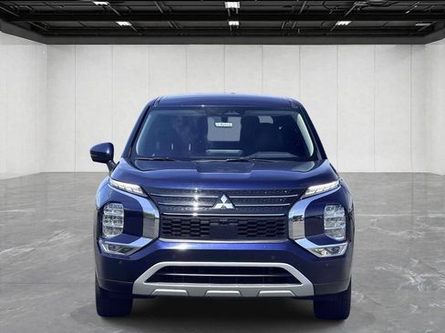 Used 2024 Mitsubishi Outlander SE FWD image 2