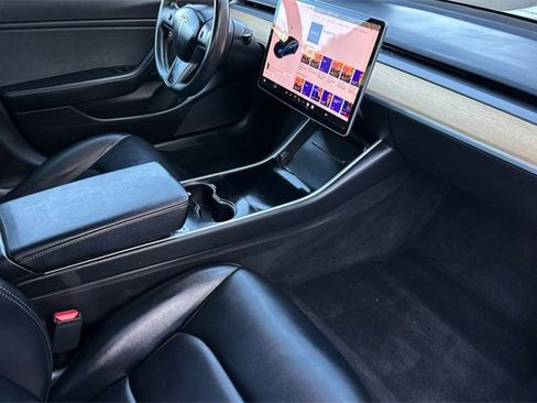 Used 2018 Tesla Model 3 Mid Range image 17