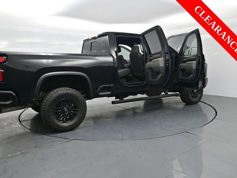 Used 2025 Chevrolet Silverado 2500 ZR2 w/ Technology Package image 37