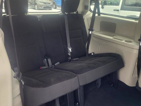 Used 2019 Dodge Grand Caravan SE w/ UConnect Hands-Free Group image 28