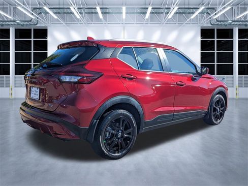 Used 2023 Nissan Kicks SV image 3