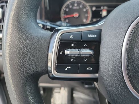 Used 2023 Kia Sorento LX image 6