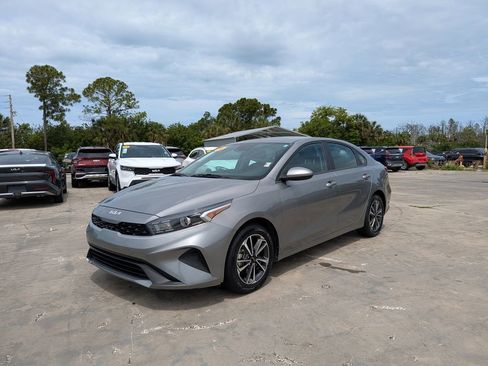 Certified 2024 Kia Forte LXS FWD image 4