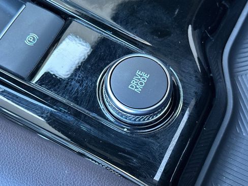 Used 2025 Ford Explorer Platinum w/ LUX Leather Package image 34