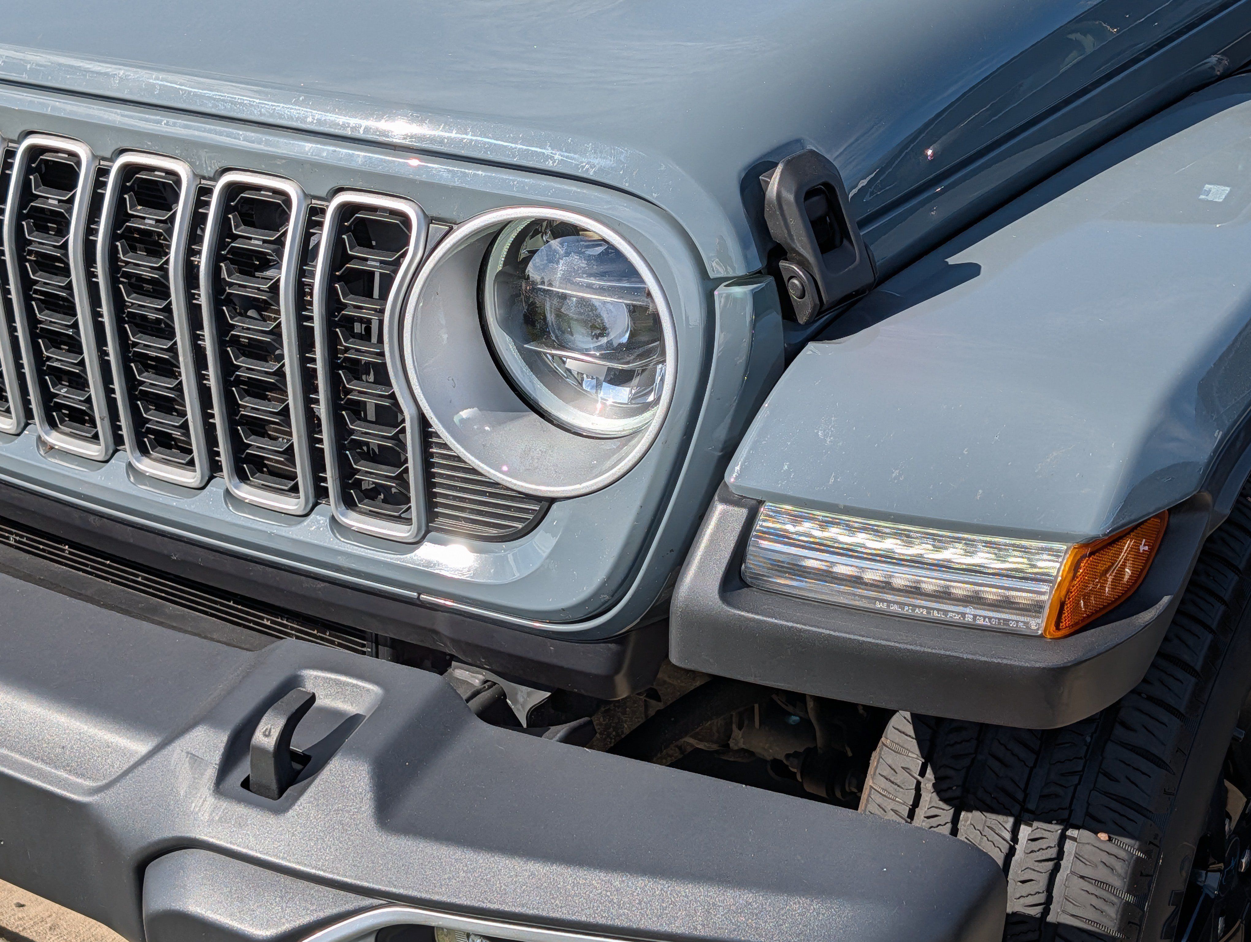 Used 2025 Jeep Wrangler Unlimited Sahara AWD/4WD image 16