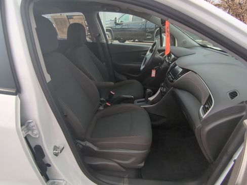 Used 2022 Chevrolet Trax LS w/ Tint and Cruise Package image 29