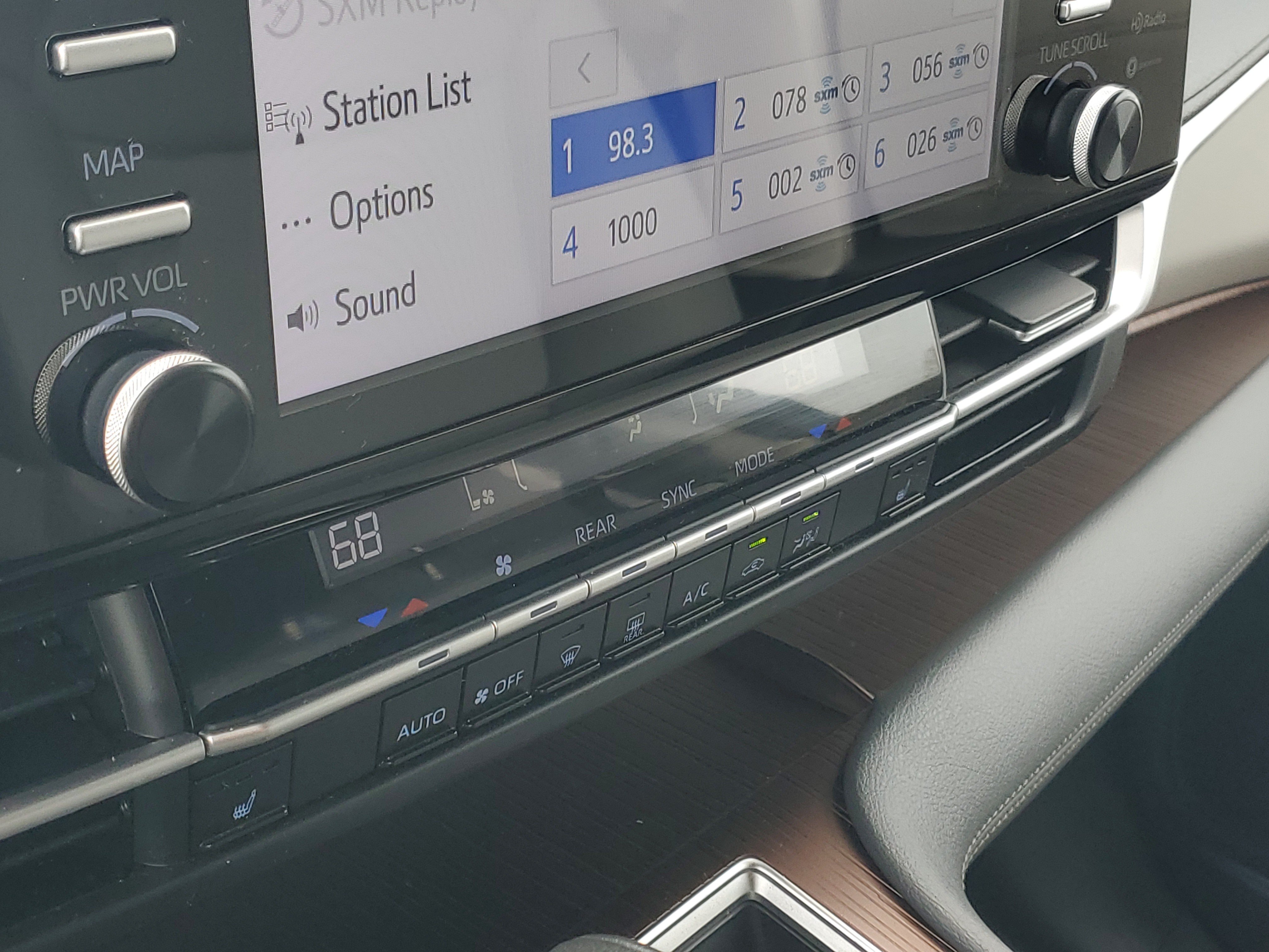 Certified 2024 Toyota Sienna XLE AWD/4WD image 32