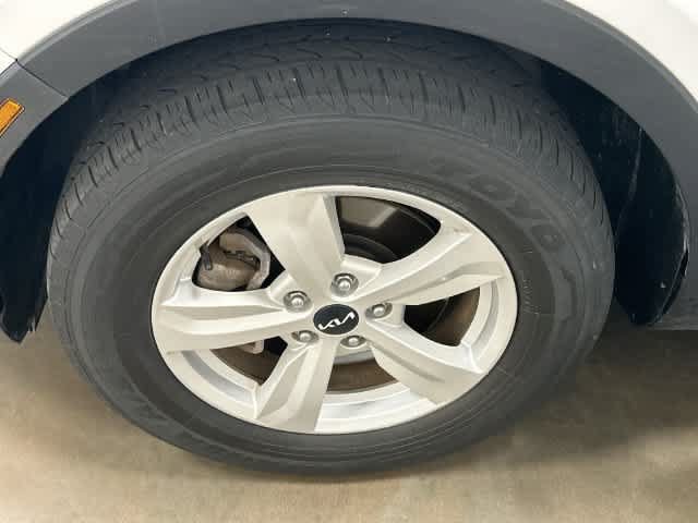 Used 2022 Kia Sorento LX FWD image 5