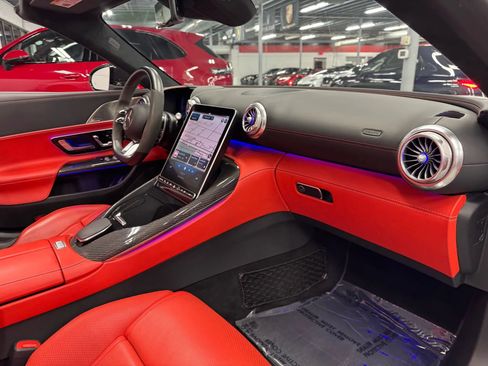 Used 2022 Mercedes-Benz SL 63 AMG 4MATIC image 33