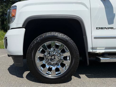 Used 2019 GMC Sierra 2500 Denali w/ LPO, Protection Package AWD/4WD image 8