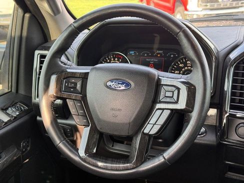 Used 2018 Ford F150 Lariat image 12
