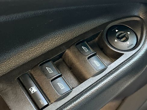 Used 2018 Ford Escape SE FWD image 14