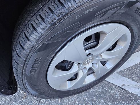 Used 2021 Toyota RAV4 LE image 21