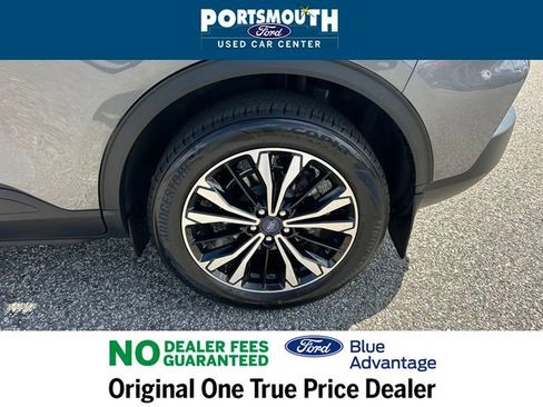 Certified 2022 Ford Escape SE w/ SE Sport Appearance Package image 27