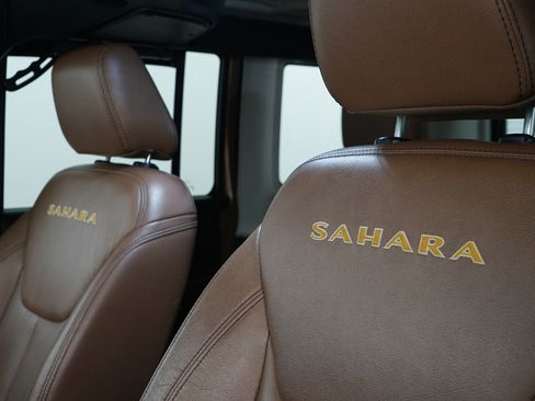 Used 2015 Jeep Wrangler Unlimited Sahara w/ Connectivity Group AWD/4WD image 22