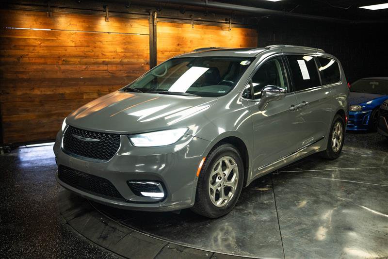 Used 2022 Chrysler Pacifica Limited FWD image 2