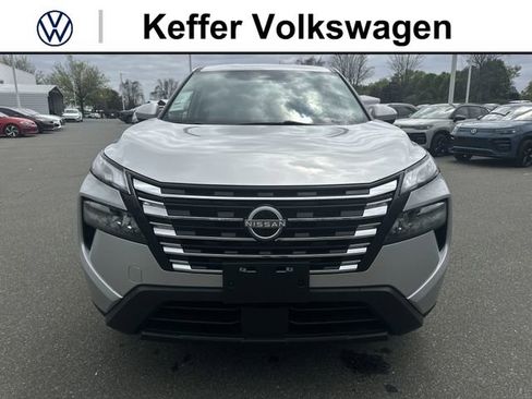 Used 2024 Nissan Rogue SV AWD/4WD image 8