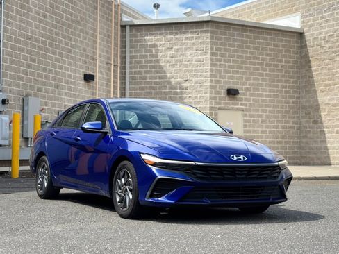 Used 2024 Hyundai Elantra SEL FWD image 3