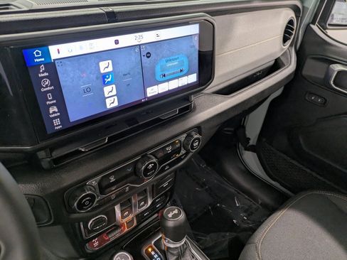 Used 2024 Jeep Wrangler Willys image 11