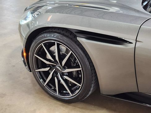 Used 2021 Aston Martin DB11 Coupe RWD image 8