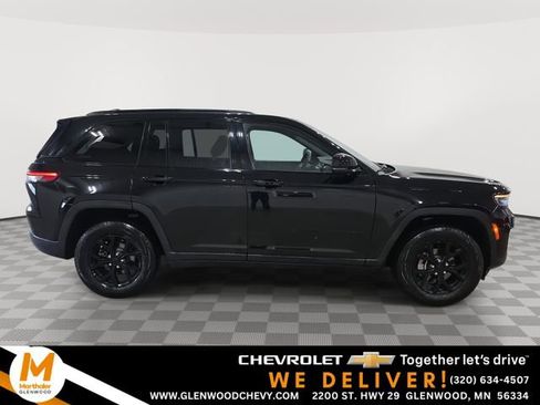 Used 2025 Jeep Grand Cherokee Altitude AWD/4WD image 1