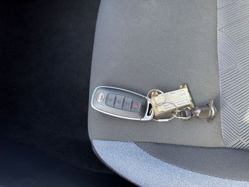 Used 2025 Nissan Versa SV image 20