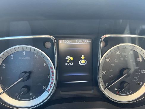 Used 2017 Nissan Titan SL w/ Off-Road Package image 9