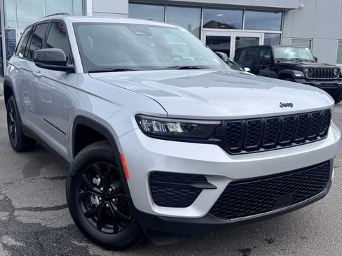 New 2025 Jeep Grand Cherokee Altitude image 1