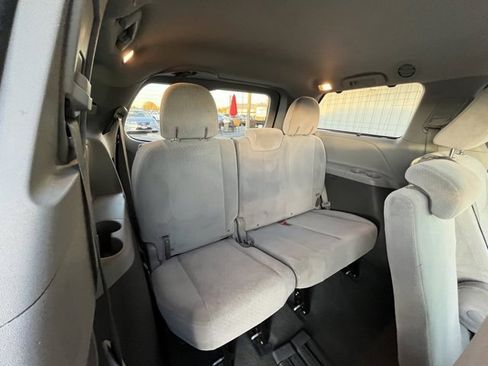 Used 2020 Toyota Sienna LE image 35