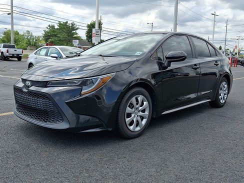 Used 2021 Toyota Corolla LE FWD image 3