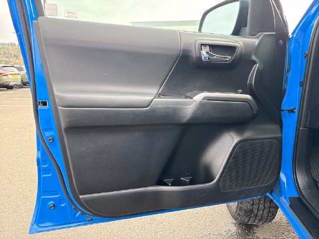 Used 2021 Toyota Tacoma TRD Off-Road AWD/4WD image 17