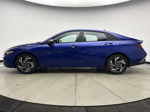 Used 2025 Hyundai Elantra Sport FWD image 2