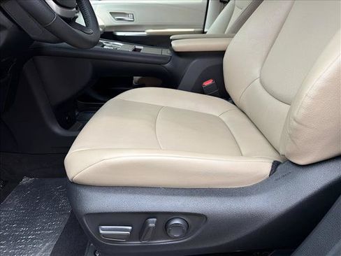 Used 2024 Toyota Sienna XLE AWD/4WD image 13