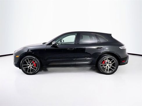 Certified 2022 Porsche Macan S image 2