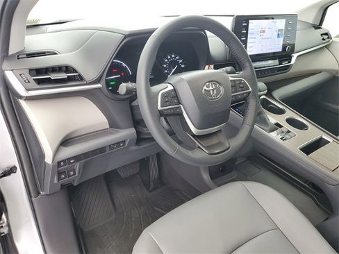Certified 2023 Toyota Sienna XLE image 20