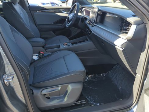 New 2026 Volkswagen Tiguan SE R-Line image 18