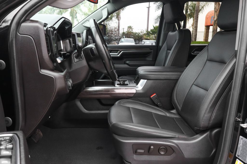 Used 2024 Chevrolet Silverado 3500 LTZ w/ LTZ Plus Package AWD/4WD image 21