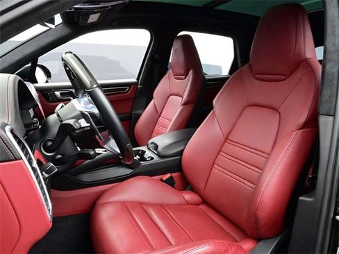 Certified 2023 Porsche Cayenne GTS image 5
