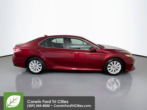 Used 2019 Toyota Camry LE FWD image 19