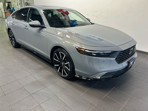 Used 2024 Honda Accord Touring image 2