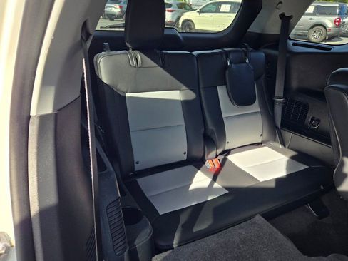 Used 2022 Ford Explorer XLT w/ Equipment Group 202A image 10