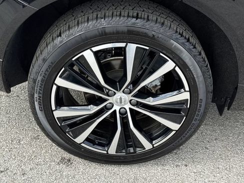 Used 2025 Volvo XC60 B5 Plus w/ Protection Package Premier AWD/4WD image 33