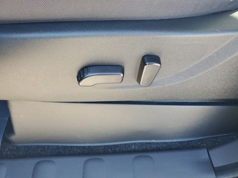 Certified 2024 Nissan Frontier SV image 12