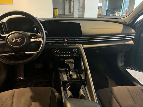 Used 2025 Hyundai Elantra SEL image 37