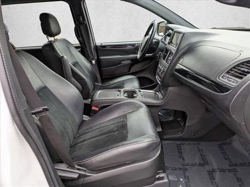 Used 2016 Dodge Grand Caravan SXT image 23