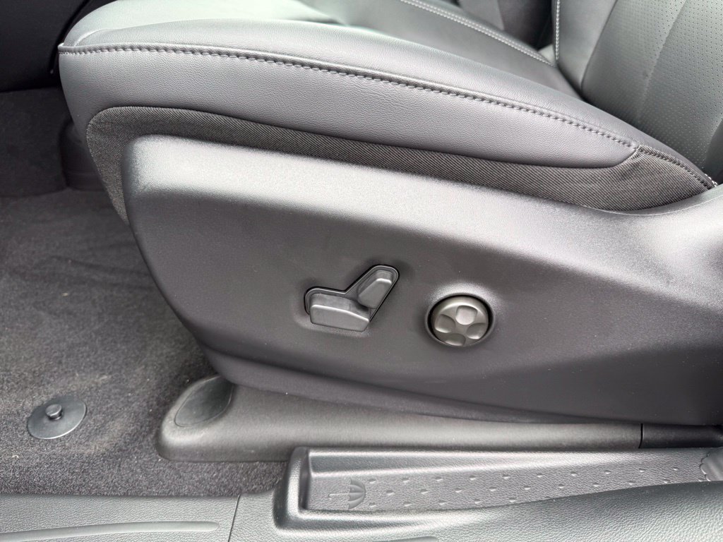 New 2027 Chrysler Pacifica Select w/ Family Tech Group FWD image 13