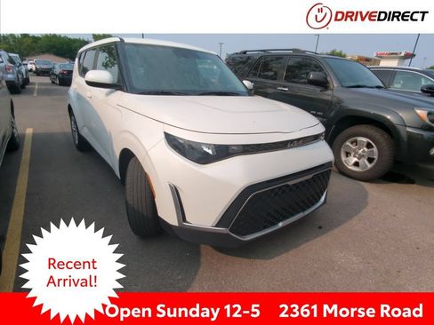Used 2025 Kia Soul LX FWD image 1